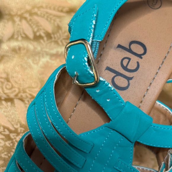 Teal & Tan Platform Wedges - Picture 5 of 8